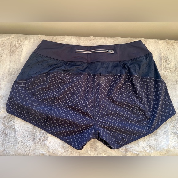 Athleta Track This Run Short 3”, sz M - Picture 3 of 9